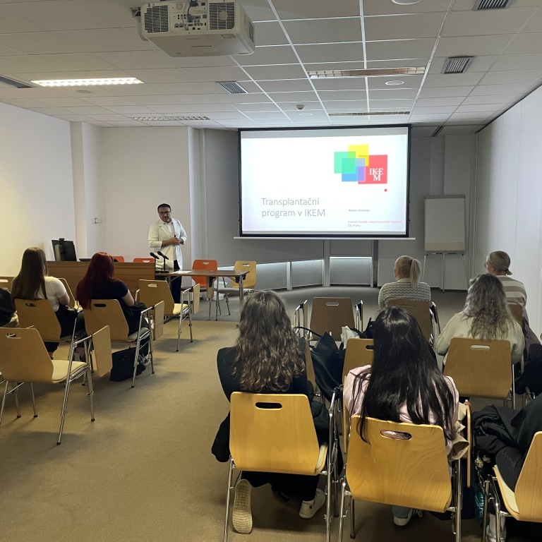 Odborná exkurze studentek DVS 2. D v IKEM